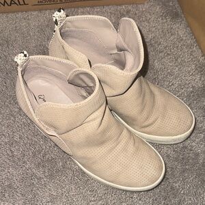Qupid Light Beige Ankle Booties